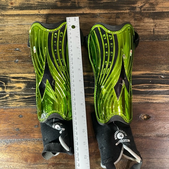 Diadora soccer shin pads size 9” - Picture 8 of 17